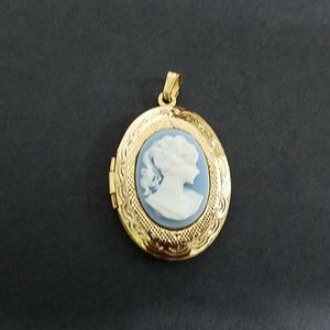 Goldtone Cameo locket